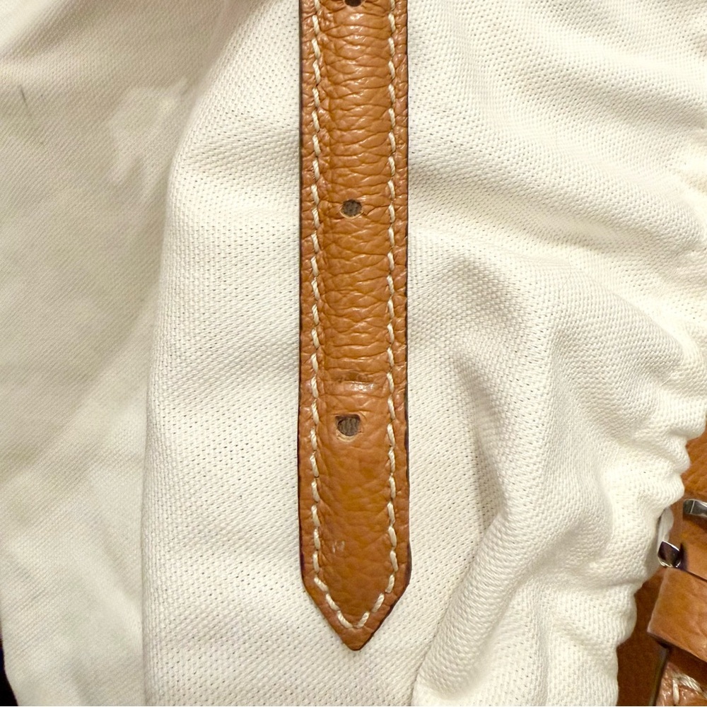 Toteme T-lock grained-leather clutch tan - Picture 10 of 10